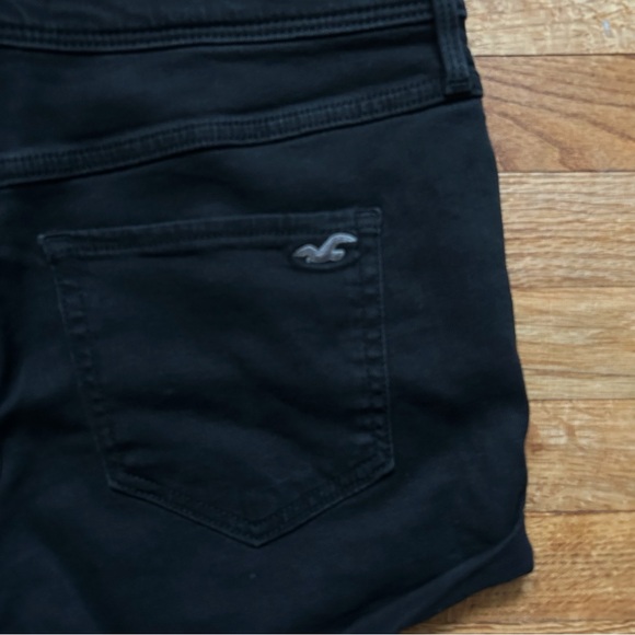 HOLLISTER | High Rise Short Shorts 2" Inseam Color: Black Size: 11/ 30w - Picture 4 of 4
